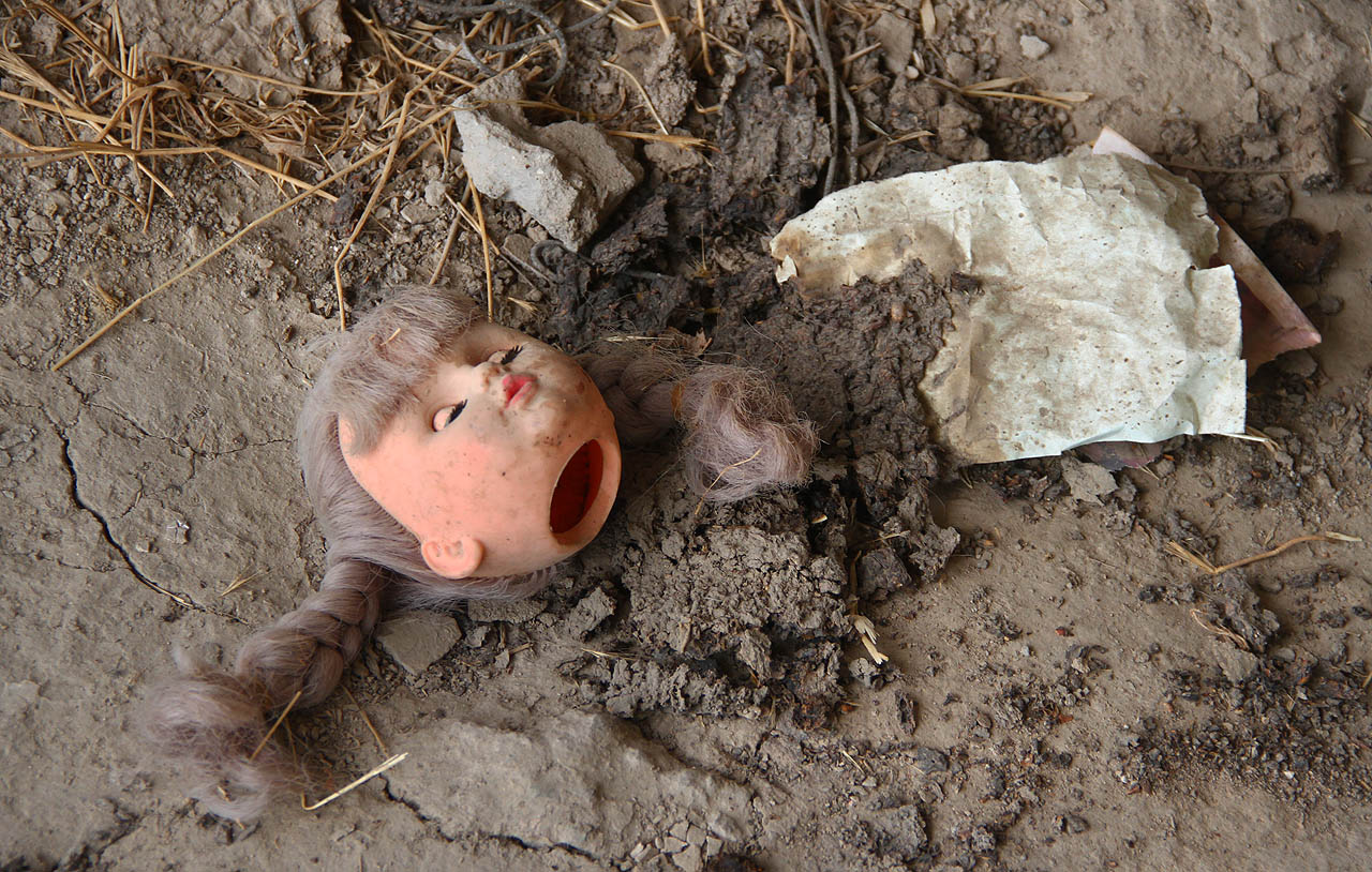 Urbexeři odjakživa milují bezhlavé panenky a bezpanenkové hlavy. V Dušanbe je však realita vždycky o něco syrovější. Ano, to v čem hlava leží, je přesně to, co si myslíte, že to je.