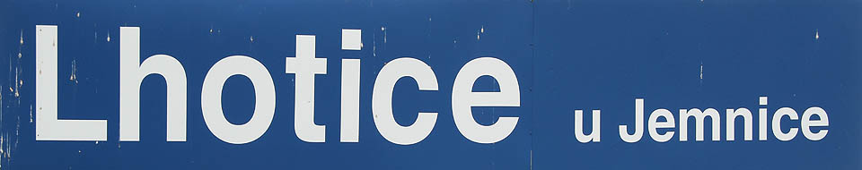 Železniční zastávka Lhotice u Jemnice.