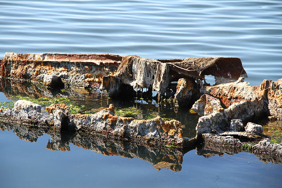 Třetí pokus o stavbu hráze u Көкаралу konečně vyšel a od roku 2005 se severní půlka přehrazeného jezera zase plní. Podobně, jako v Tenkrát na západě čekali na vlak, čeká nyní Aralsk na návrat vody. V roce 2015 zbývalo 25 km.