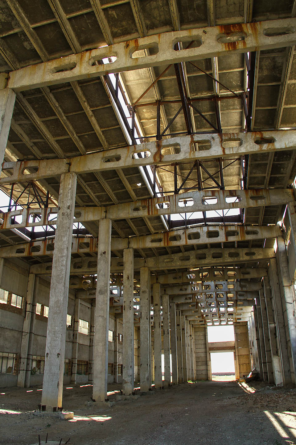 Většina hal nicméně stále zeje prázdnotou. Ny ryby budou ještě pár (desítek) let čekat.