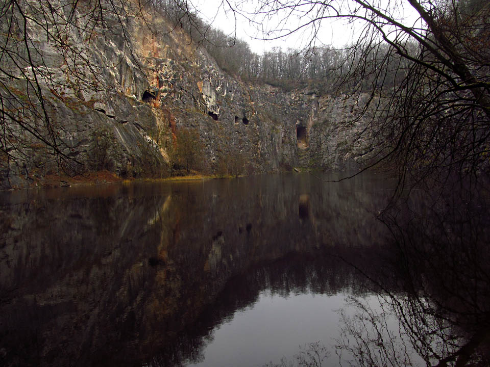 Andělské schody - vchod do tzv. hlavní štoly procházející třetím ze šesti podlaží.