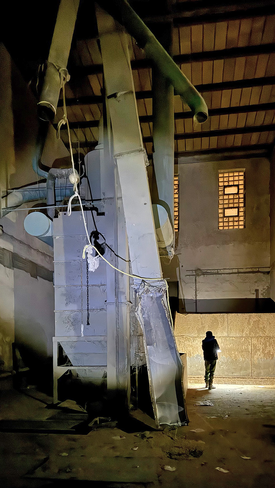 Zůstává tu i pár dalších zařízení. Některá jsou tak velká, že z nich jde i trošku strach.