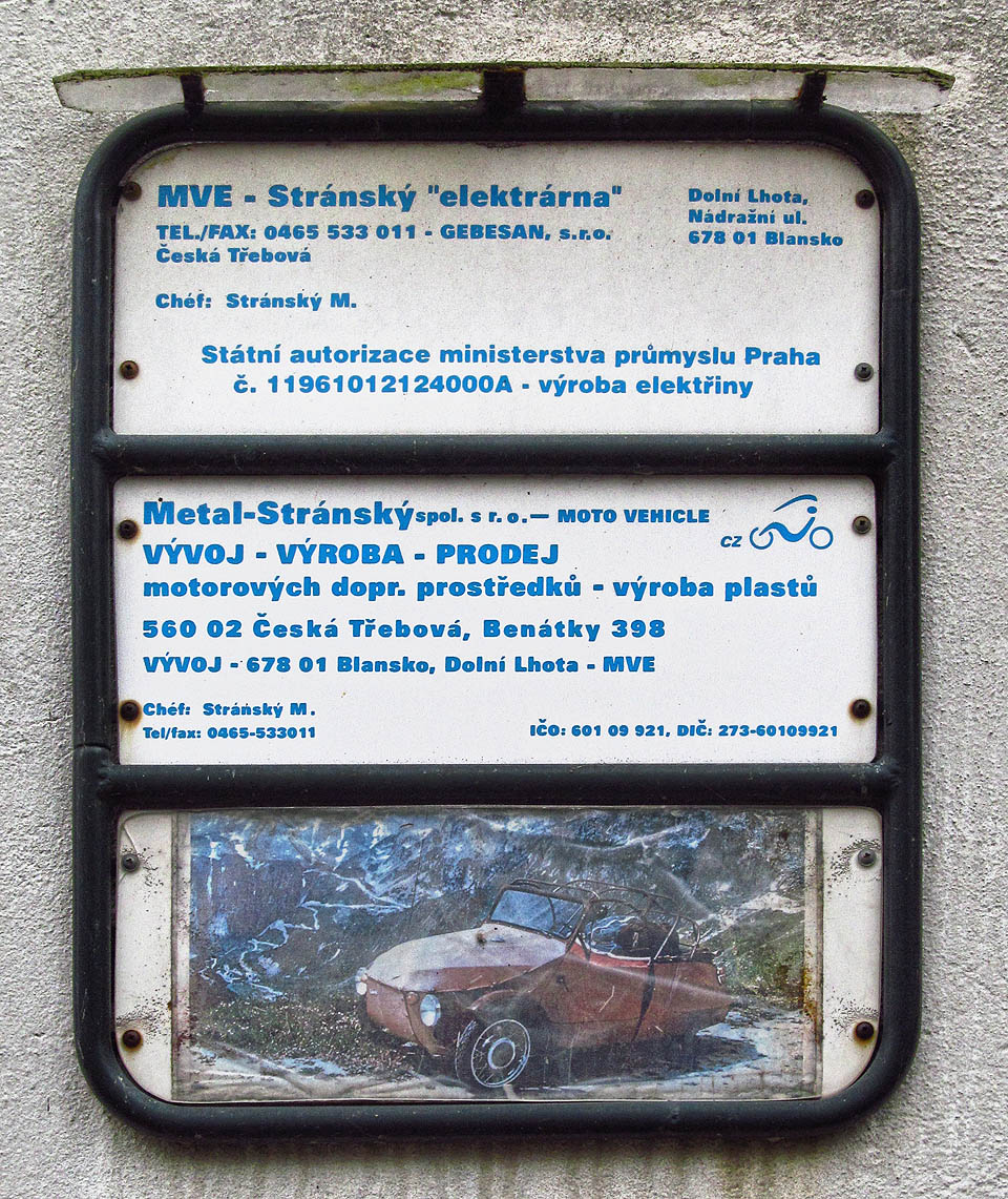 Stylová firma z počátku 90. let 20. století odkazuje na konstruktéra Velorexů a chéfa Mojmíra Stránského. Ještě nedávno svítila novotou a dnes je již součástí historie.