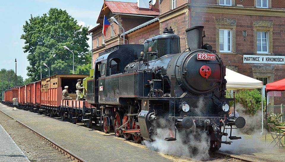 Dne 13. června 2015 zastavil v Martinicích proslulý legiovlak. Foto <a href="http://hartanet.rajce.idnes.cz/">Zdeněk Horák</a>.