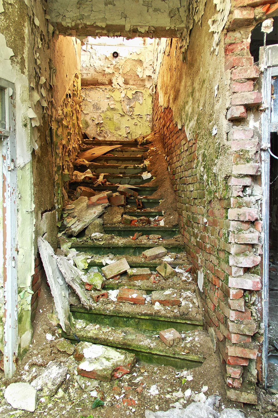 Tak nějak vypadá v očistci schodiště, které spojuje peklo s nebem.