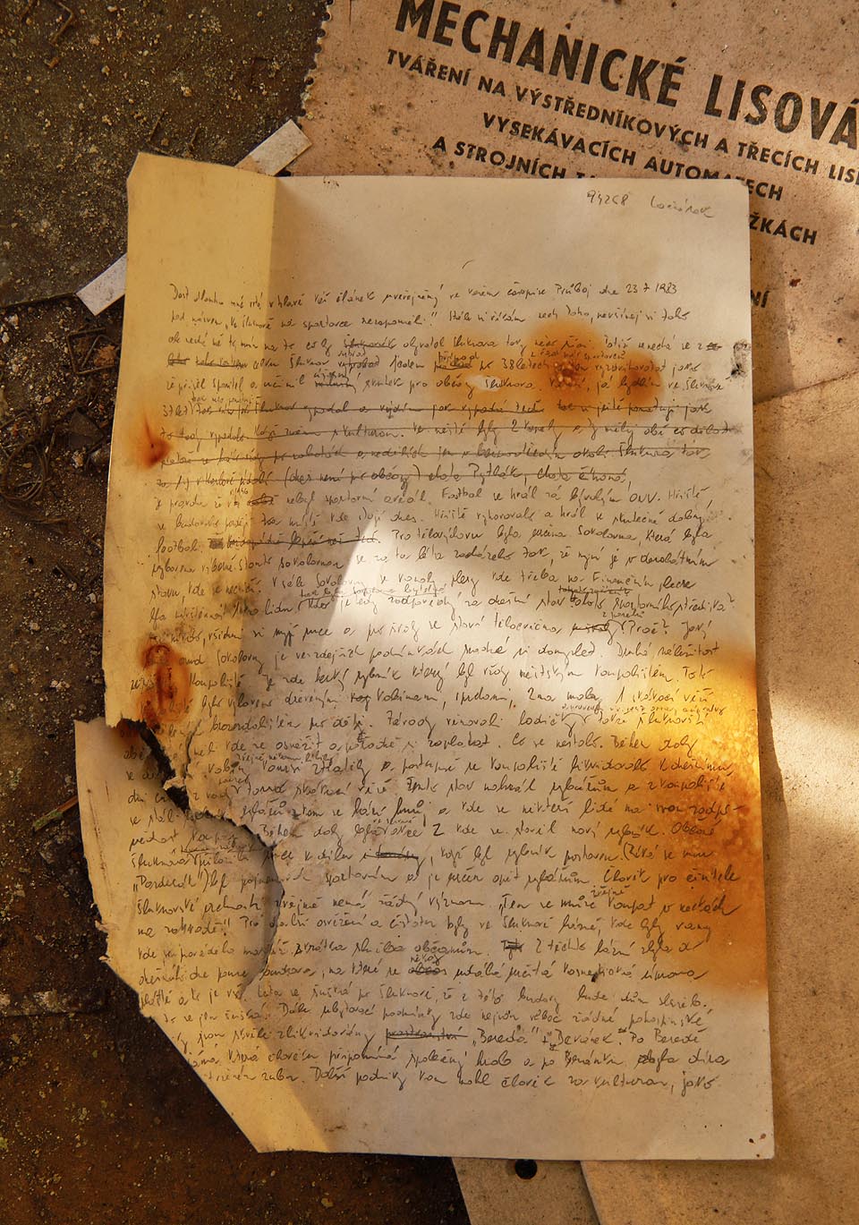 …otevřeně kritický dopis zaměstnance z roku 1983, popisující, co všechno se v pohraničí během 37 let komunistické vlády rozpadlo, zničilo a zrušilo…