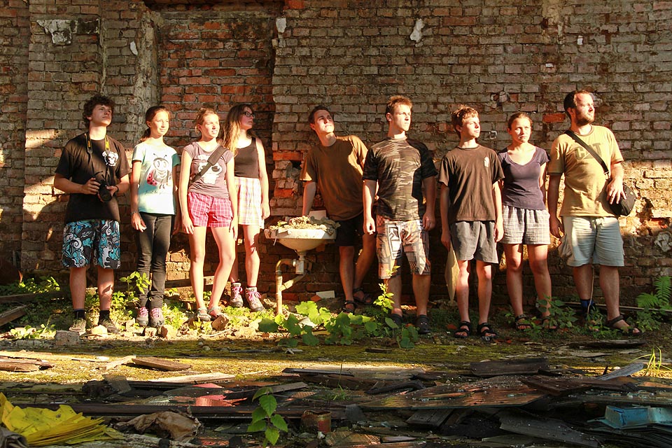 V červenci 2015 prošlo továrnou devět statečných na své postapokalyptické pouti putovního tábora <a href=/Tema/Sdru%C5%BEen%C3%AD%20p%C5%99%C3%A1tel%20Jaroslava%20Foglara>Sdružení přátel jaroslava Foglara</a> „Abandonis“.