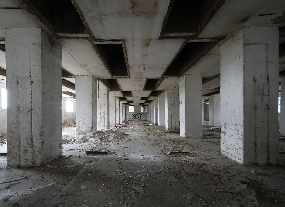 Místy lze narazit i na poměrně velké hromady namleté mouky. Až přijdou zlé časy, možná jí ještě Košičané vezmou zavděk. Místy lze narazit i na poměrně velké hromady namleté mouky. Až přijdou zlé časy, možná jí ještě Košičané vezmou zavděk.