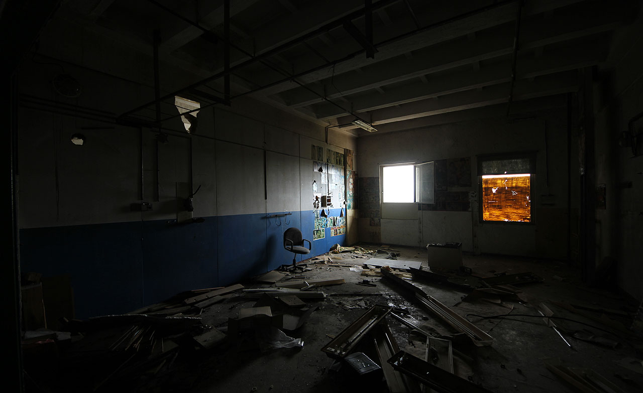 Každá opuštěná továrna má ovšem i svoji odvrácenou, temnou tvář. Každá opuštěná továrna má ovšem i svoji odvrácenou, temnou tvář.