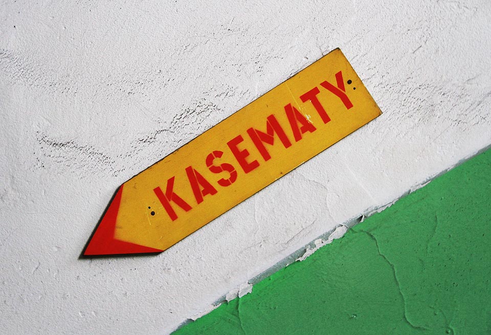 Slibná šipka nás však láká ještě hlouběji, pod úroveň země, do <a href=/Tema/Podzem%C3%AD%20pod%20Moravskou%20typografi%C3%AD>labyrintu sklepů pod areálem</a>.