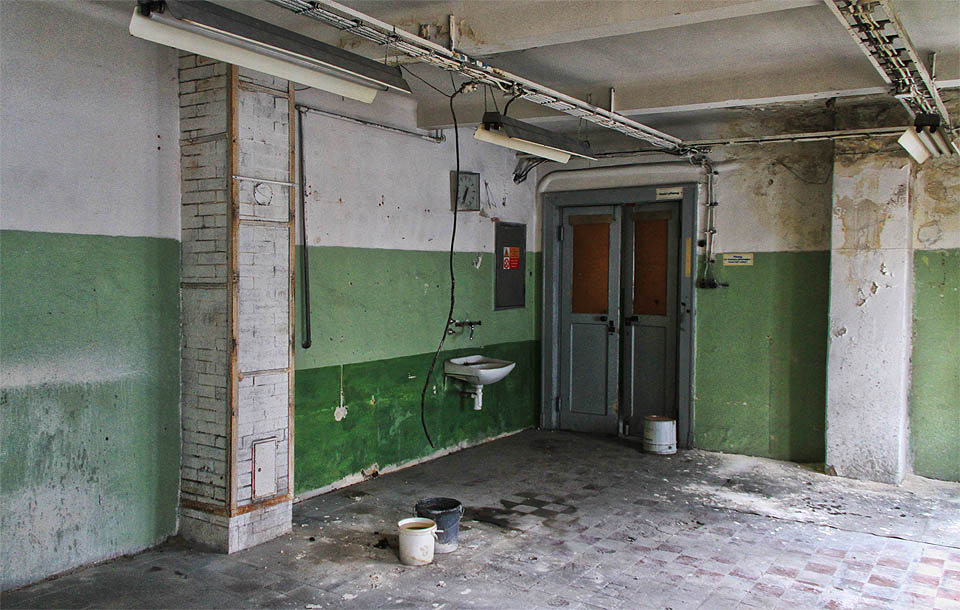 Některé místnoti zadního traktu jsou v dezolátním stavu. Tady je rekonstrukce vyloženě nutná.