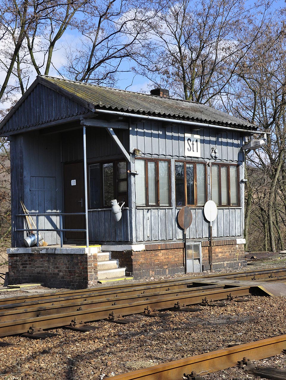 Stavělo 1 na severním (střelickém) zhlaví je dodnes (2009) vybaveno reflektorem. Foto: <a href=http://rybnicek.siluvky.cz>Jan Rybníček</a>.