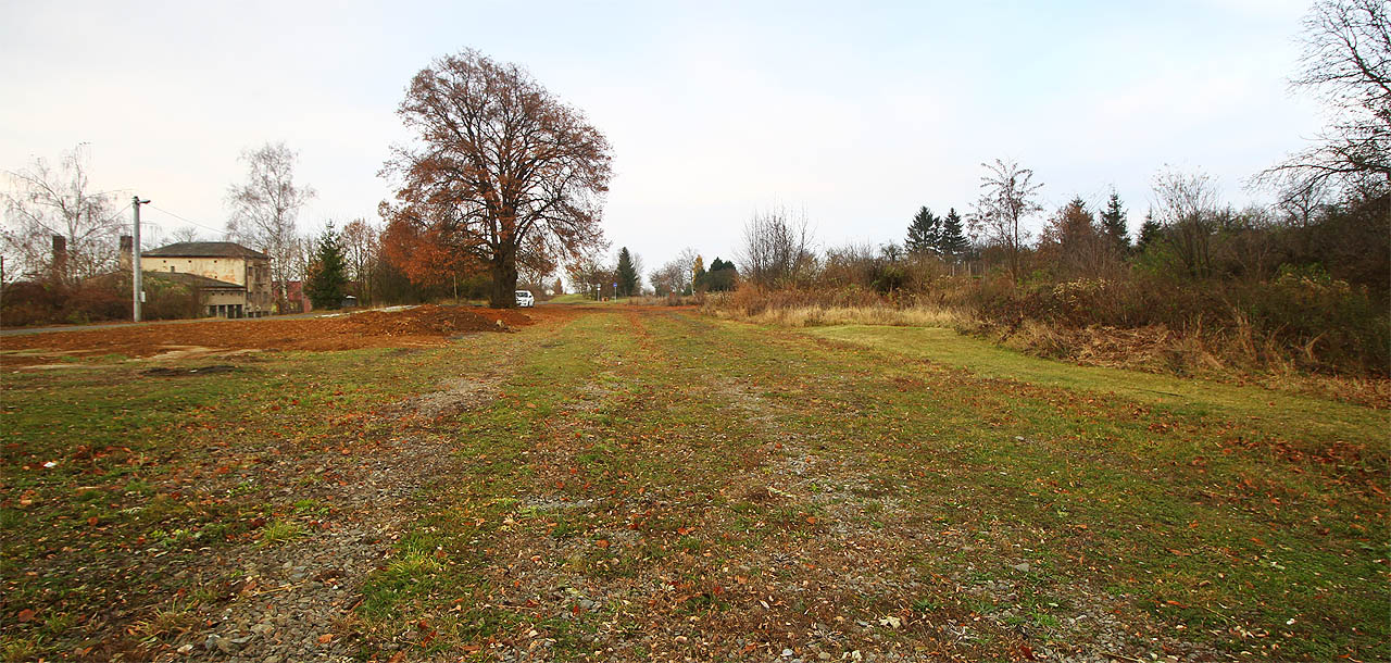 Po zbourání výpravní budovy rozpozná pláň bývalé železniční stanice Morkovice od obyčejné manipulační plochy jen málokdo.