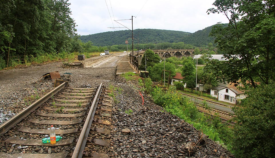 Pohled z východního konce na Most inteligence v období rekonstrukčních prací roku 2015.