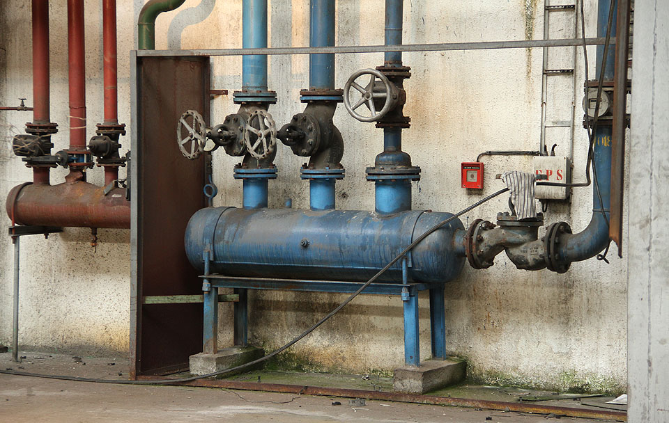 Červená je teplá voda a modrá studená. Asi.