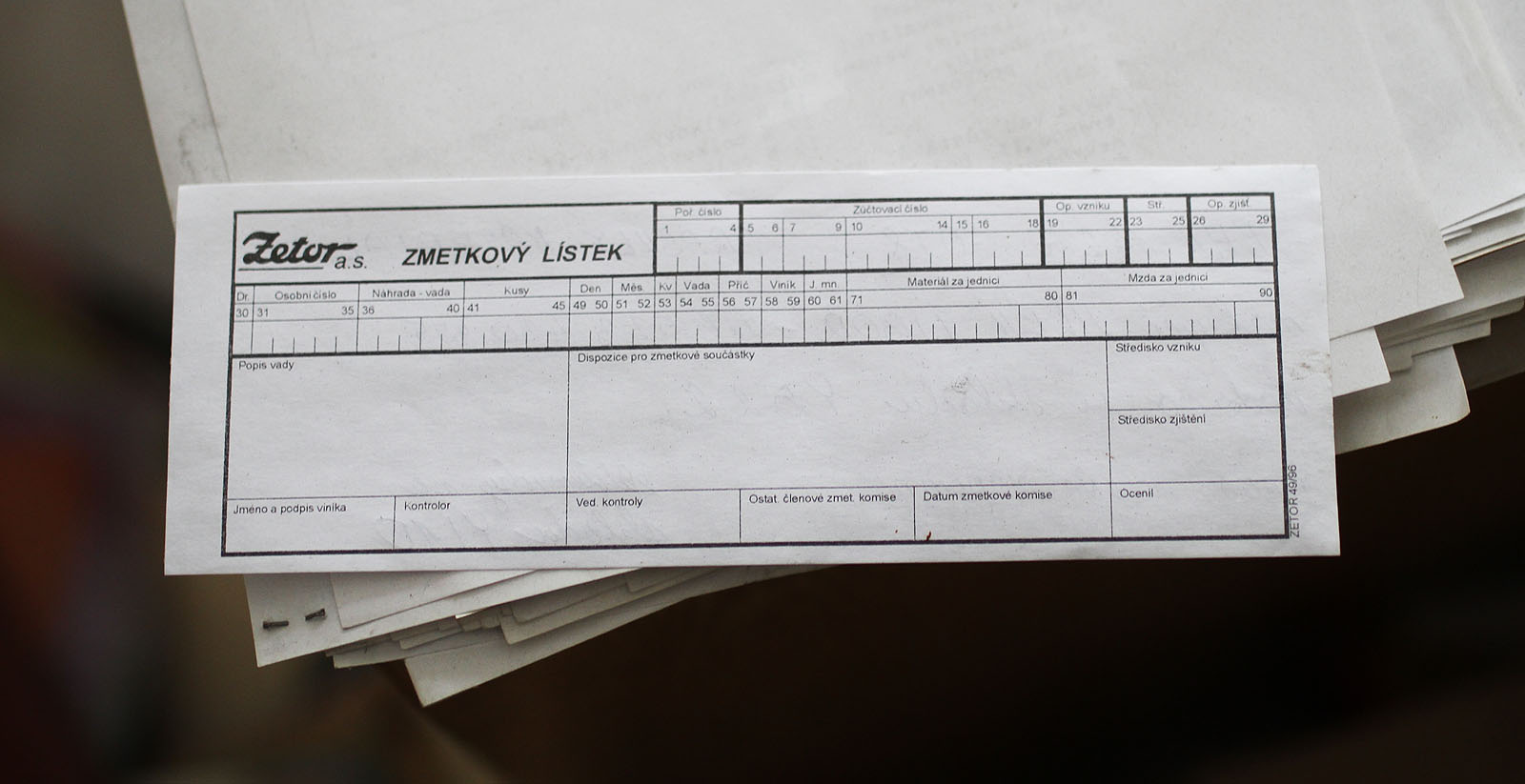 O vysoké kvalitě motorů značky Zetor by mohl svědčit nevyužitý štoček zmetkových lístků, které tu zahálí už 12 let.