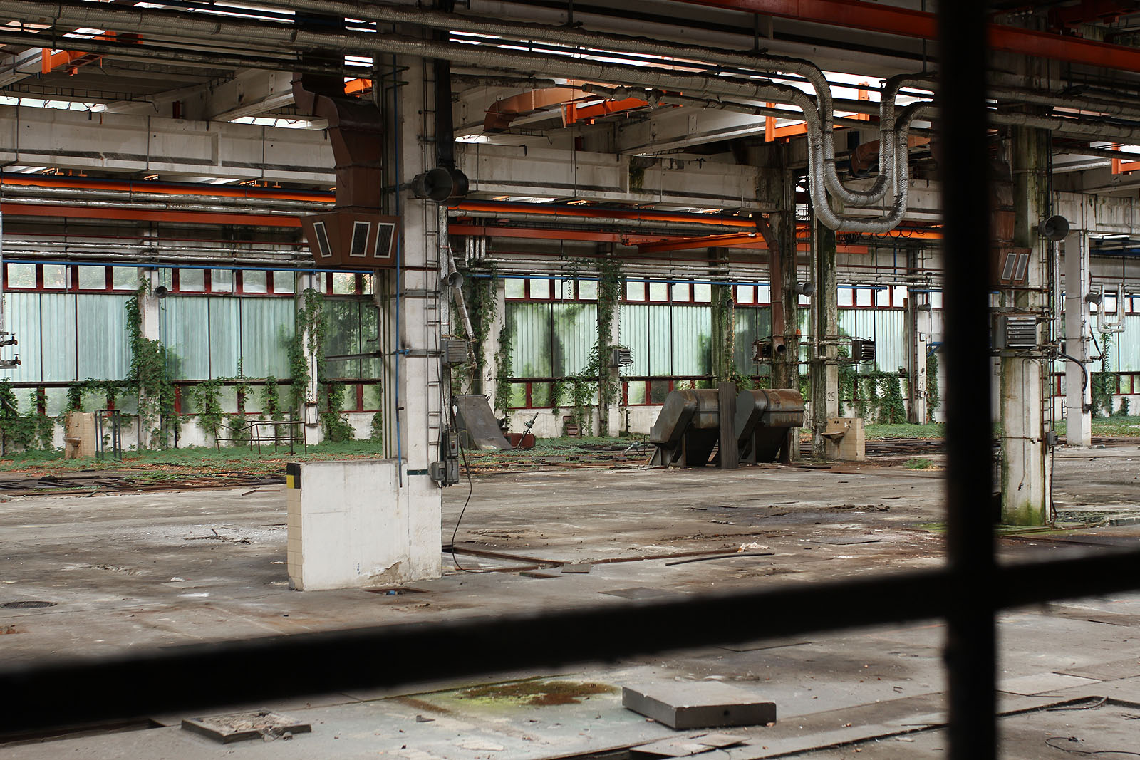 Největší letní zahrada v Brně odevzdaně čeká na svůj osud.