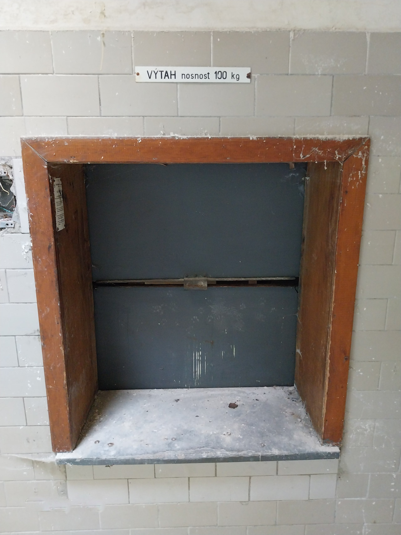 Výtah z kuchyně unesl 100 kg. To už je jářku řádská hostina!