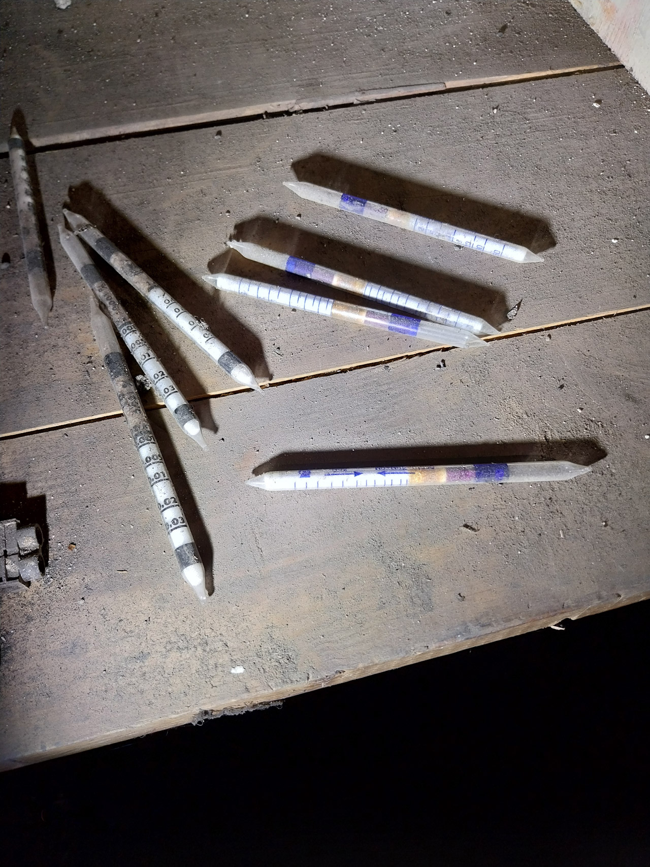 Podle množství alkoholových par v dechu dosáhne zbarvení sorbentu různě daleko. Pomocí trubičky se tak snadno lze přesvědčit, zda může host pokračovat v jízdě za volantem nebo si musí dát ještě jednu kávu. A nebo taky, jestli nepřišel kuchař do práce pod vlivem.