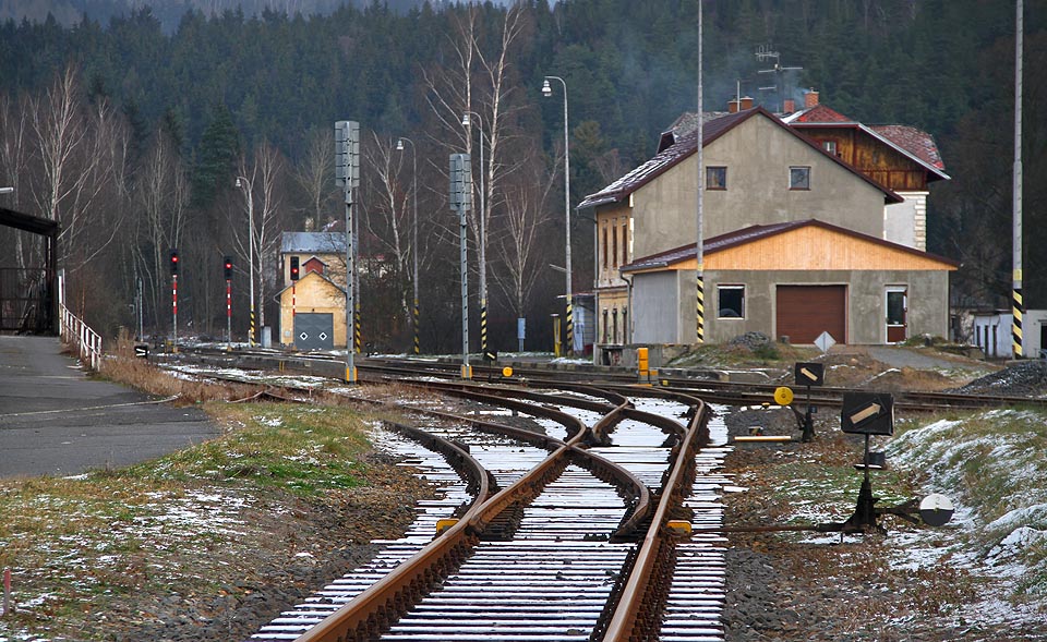 Pohled na stanici Nová Role ve směru od <a href=/Tema/Chodov%20%28%C5%BEst%29>Chodova</a>.
