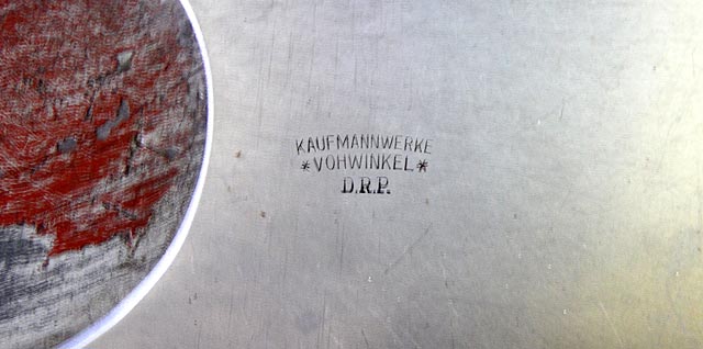 Modení hliníkové přepážky pokladen ve stanici pochází ještě od firmy Kaufmannwerke z Vohwinkelu.