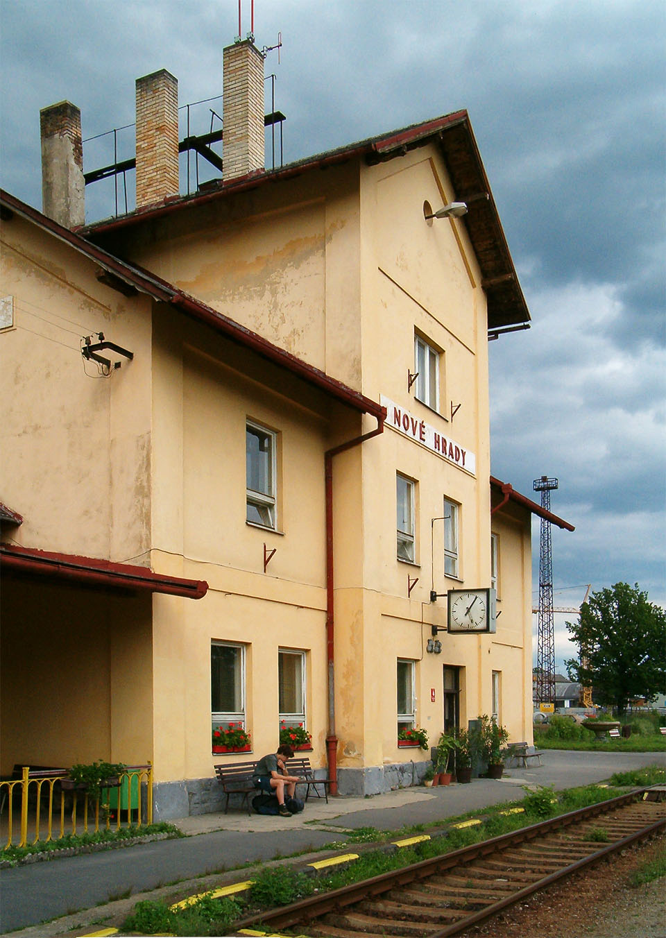 Stanice Nové Hrady na konci června roku 2004.