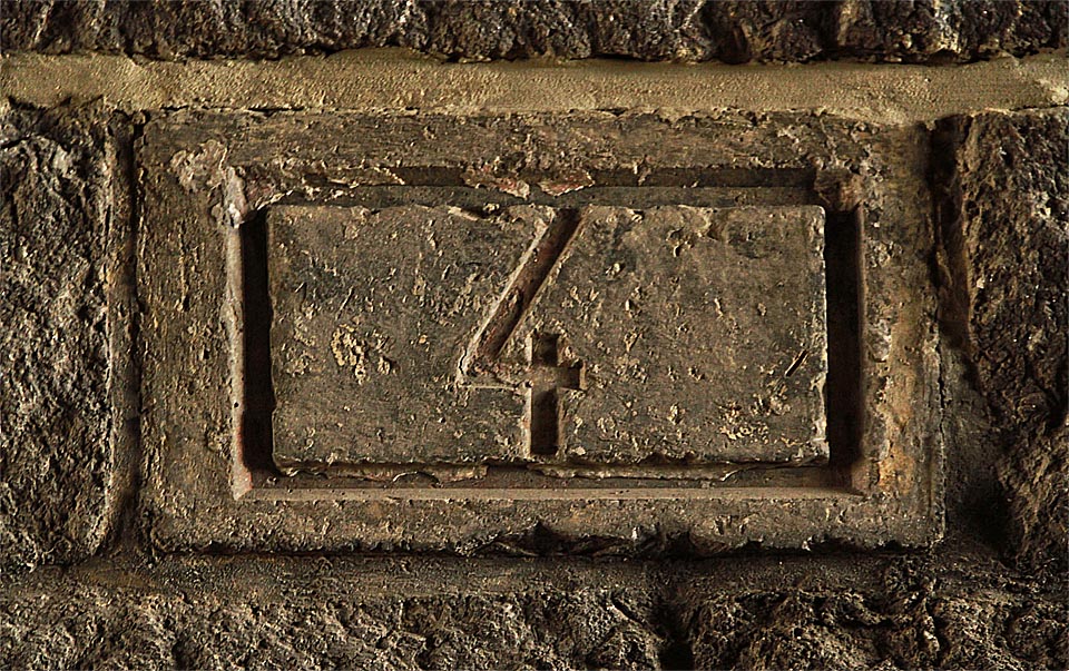 Tunely pocházející z 50. let 20. století patří mezi poslední železniční stavby stavěné z poctivého kamene. Po jejich dokončení nastupuje všudypřítomný beton.