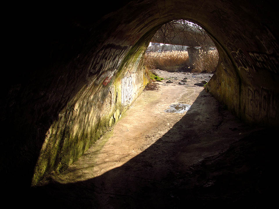 Ačkoliv tomu někteří lidé nikdy neuvěří, i v kanále se může skrývat kousek romantiky.