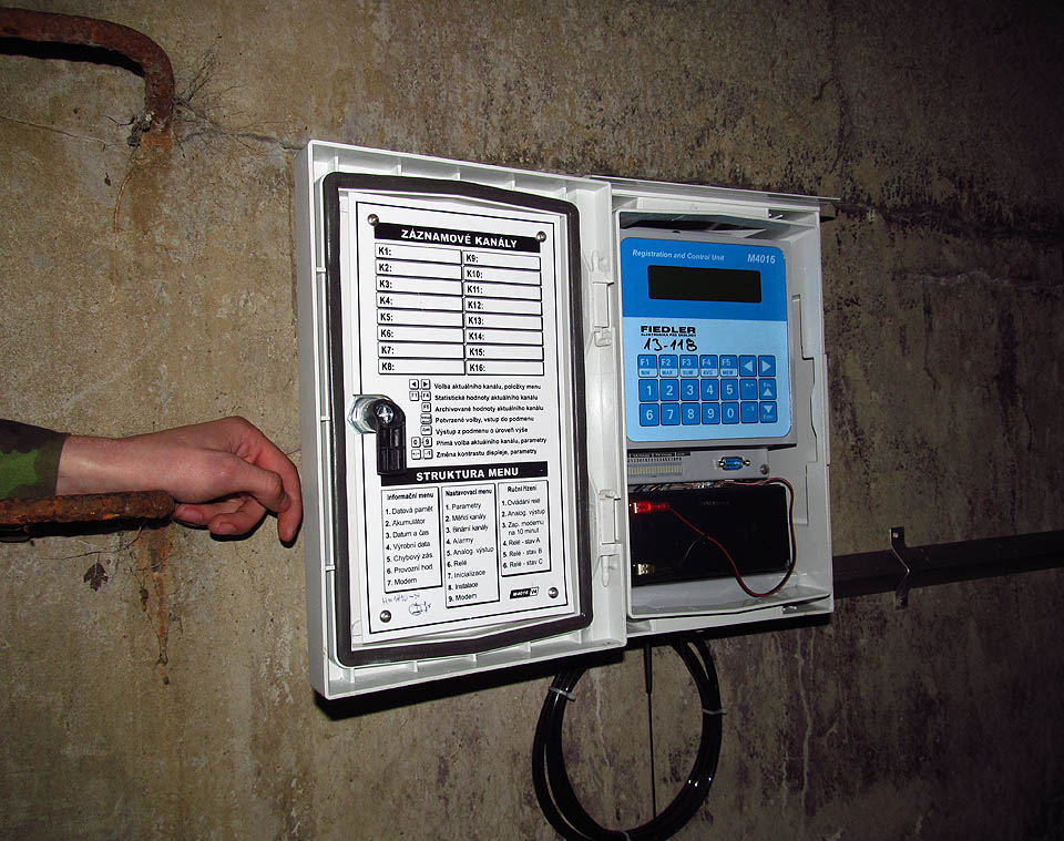 Toto není bomba ve stylu Giovanniho Falconeho, ale infračervený průtokoměr.