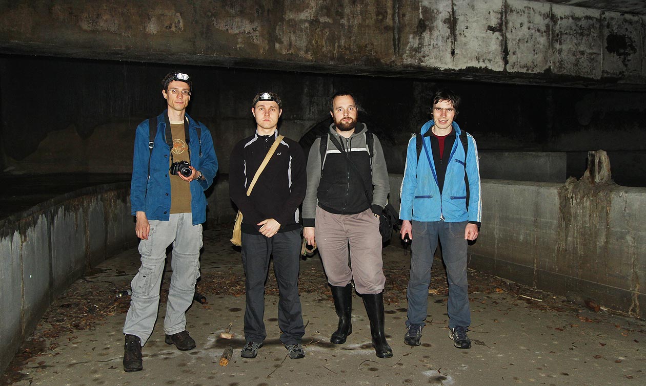 V komoře OKB04 se prozatím loučí průzkumníci Správného směru a Druhého Brna.