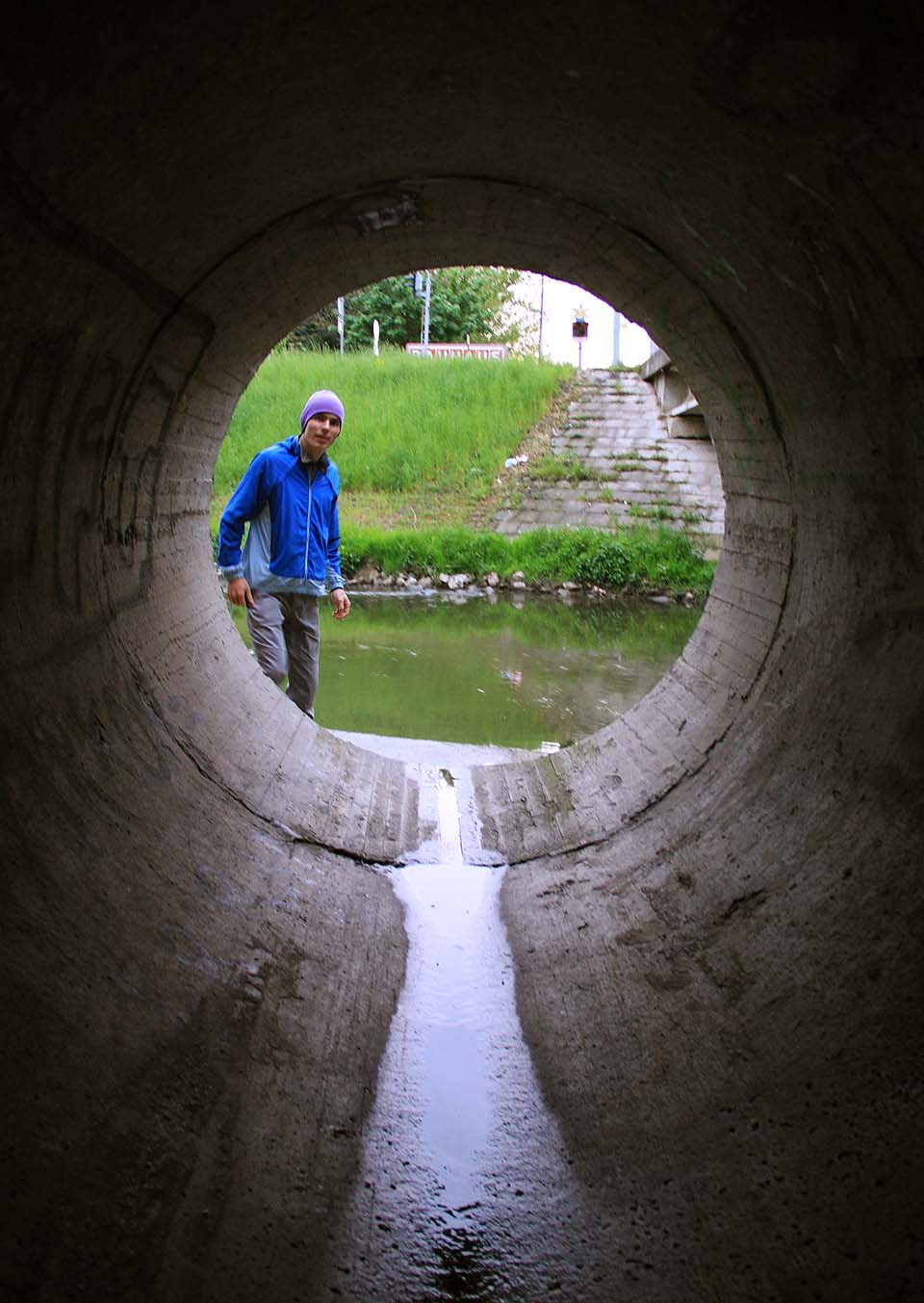 Jediným problémem zůstává, zda pro postup vybrat levou nebo pravou z obou rovnoběžných rour.