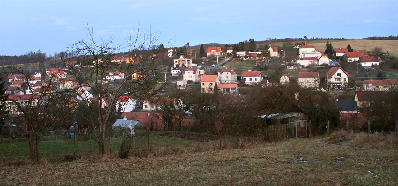 Obec Olomučany od západu a po západu.