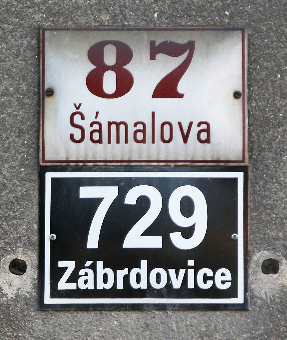 Šámalova 729/87. Co se stane s krásnou smaltovanou tabulkou, až začne demolice?