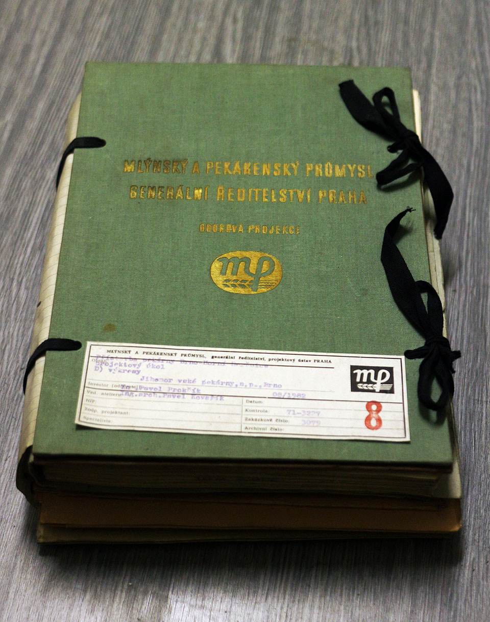 V 80. létech spadaly pekárny do gesce generálního ředitelství Mlýnského a pekárenského průmyslu v Praze. V 80. létech spadaly pekárny do gesce generálního ředitelství Mlýnského a pekárenského průmyslu v Praze.