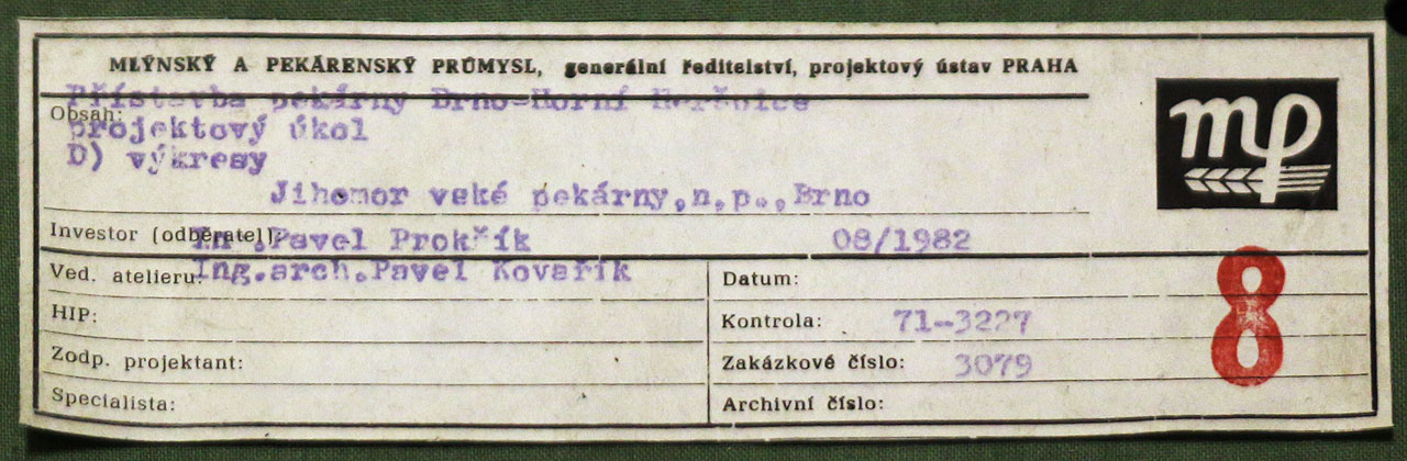 Národní podnik se tehdy jmenoval Jihomoravské pekárny a ještě sídlil v původním menším areálu. V roce 1982 se již ale připravovala přístavba na současnou velikost. Národní podnik se tehdy jmenoval Jihomoravské pekárny a ještě sídlil v původním menším areálu. V roce 1982 se již ale připravovala přístavba na současnou velikost.