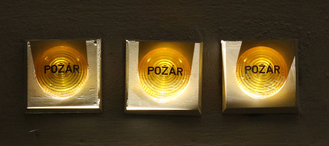 Takové aktivity by ovšem ve výbušném prostředí pekárenského provozu mohly způsobit (alespoň obrazně řečeno) požár. Nebo hned tři požáry! Takové aktivity by ovšem ve výbušném prostředí pekárenského provozu mohly způsobit (alespoň obrazně řečeno) požár. Nebo hned tři požáry!