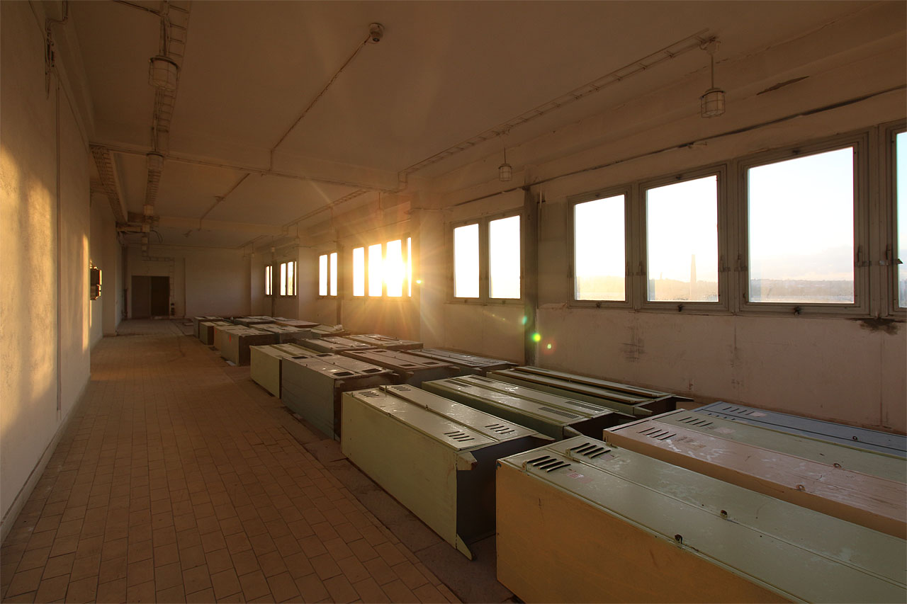 Toto není požár, ale západ slunce. Šatní skříňky tou dobou uléhají a jdou spát. Toto není požár, ale západ slunce. Šatní skříňky tou dobou uléhají a jdou spát.