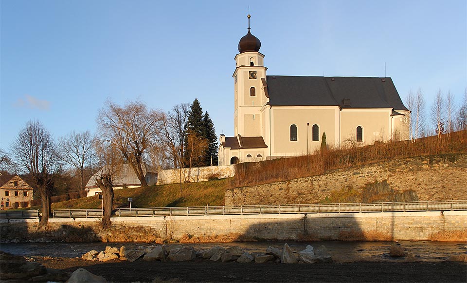 Kostel svatého Jana Křtitele byl v Písečné postaven v roce 1753 podle návrhu Johanna Georga z Jeseníka.