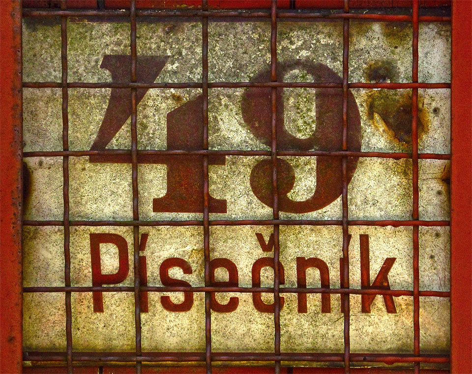 Moderní cedulka s orientačním číslem.