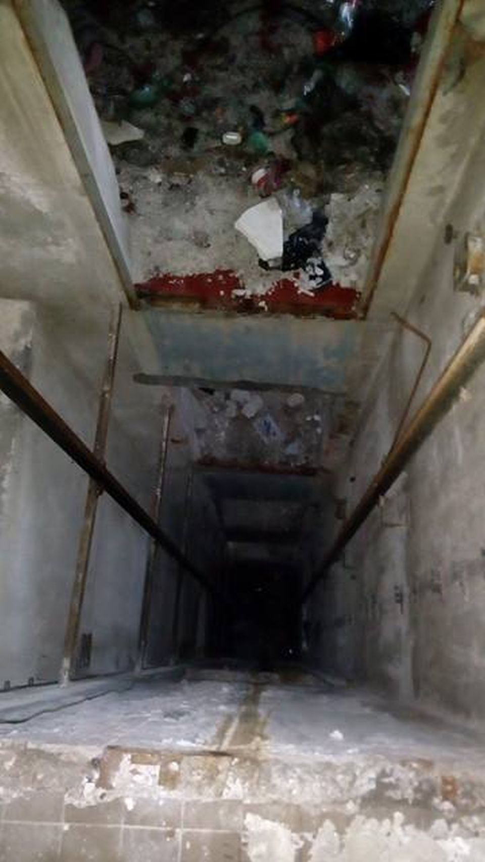 Až sem také vede výtahová šachta.