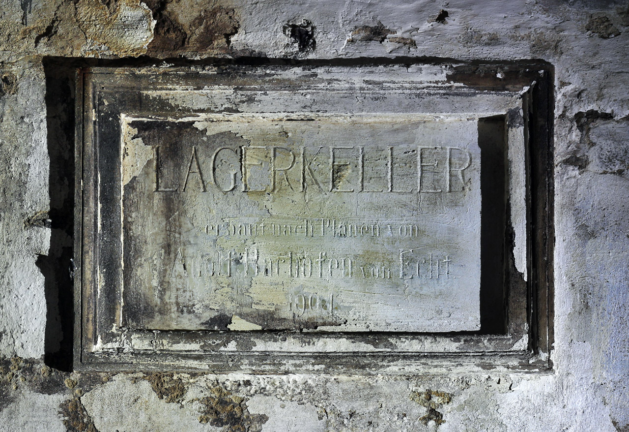 Ležácké sklepy neboli Lagerkeller. Erbaut nach planen von Adolf Barhofen von Echt 1904. Kromě konstrukce pivovarských sklepů byl spolumajitel pivovaru Adolf Barhofen také doktorem paleontologie a paleobiologie na univerzitě ve Vídni.