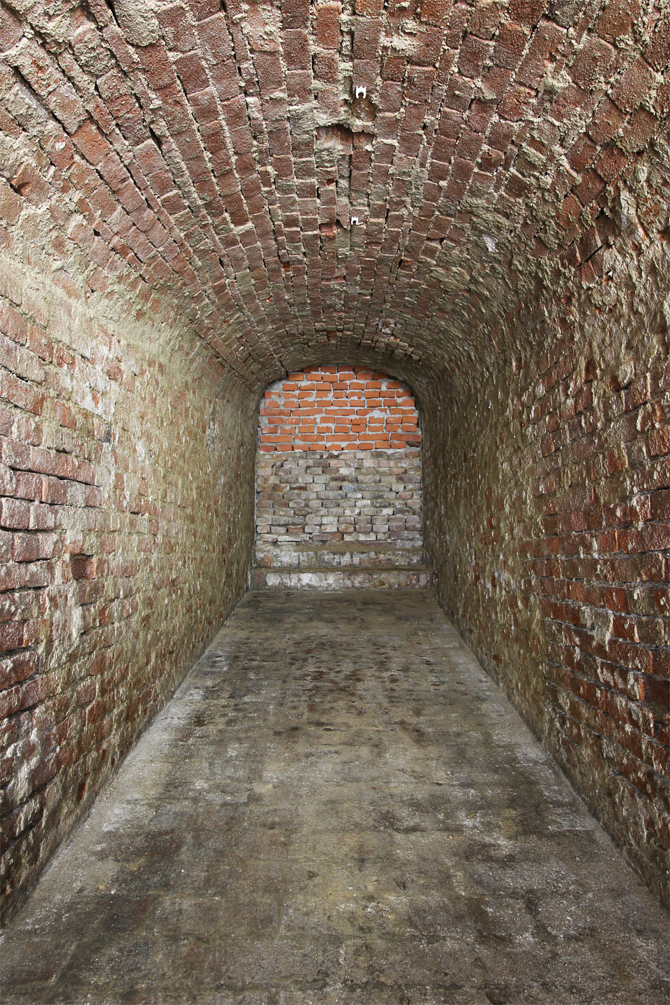 Tudy se do studentského kulturního centra (bez kladiva) nedostanete.