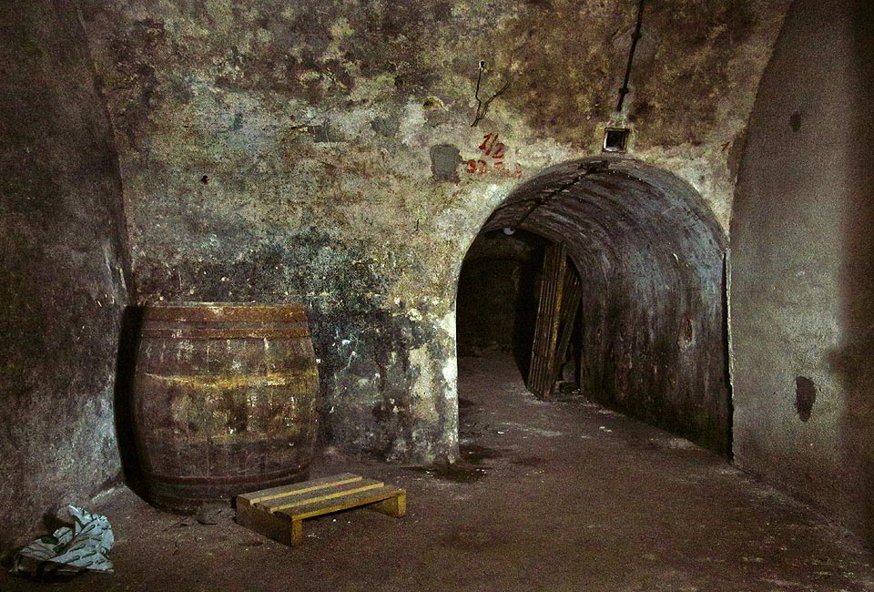 Do nejodlehlejší části podzemí mnoho lidí nedojde. Věci jsou zde proto v takovém stavu, v jakém je zanechali odcházející dělníci.