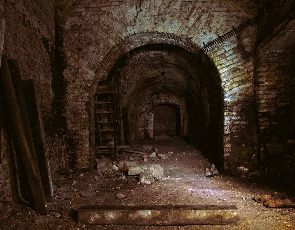 Sklepy jsou již dlouhé roky neudržované a na jejich stavu je to znát.