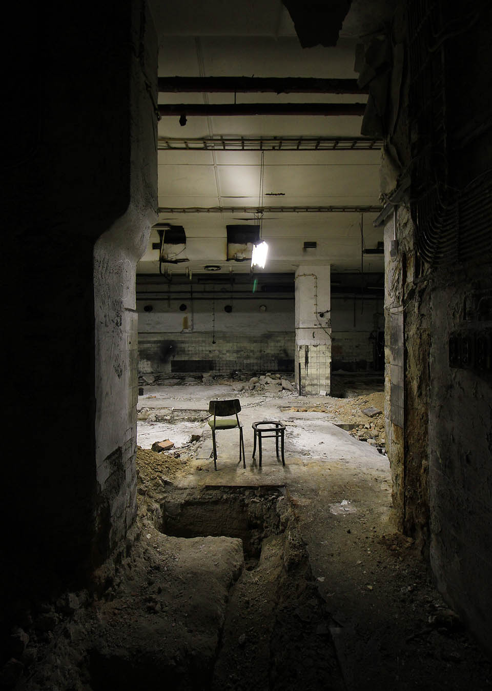 Opouštíme hlavní sál a vydáváme se severním směrem. Kromě <a href="/Tema/Kryt%20pod%20Moravskou%20typografi%C3%AD">protijaderného krytu</a> se tu ukrývají ještě další zajímavá místa.