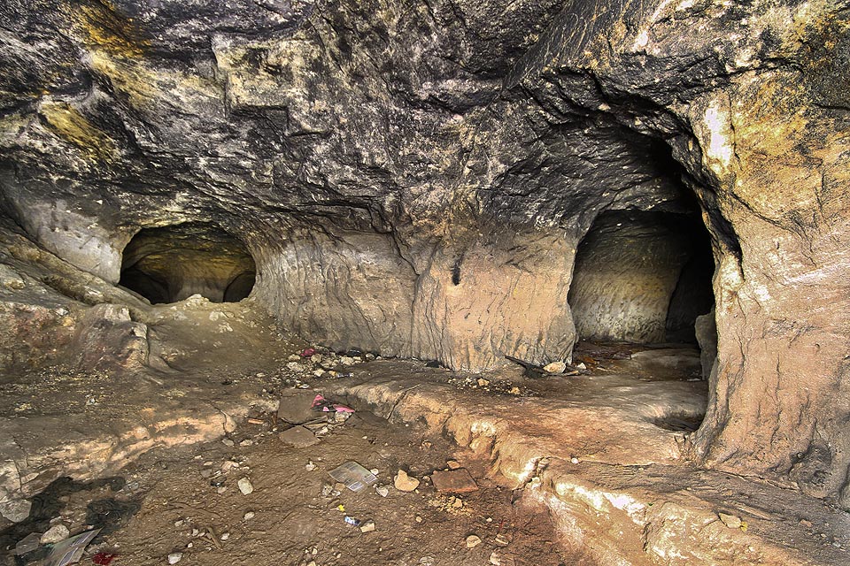 Průhled z Myslivecké do Bezdomovcovy síně vypadá tak trošku jako pohled do lidského krku.