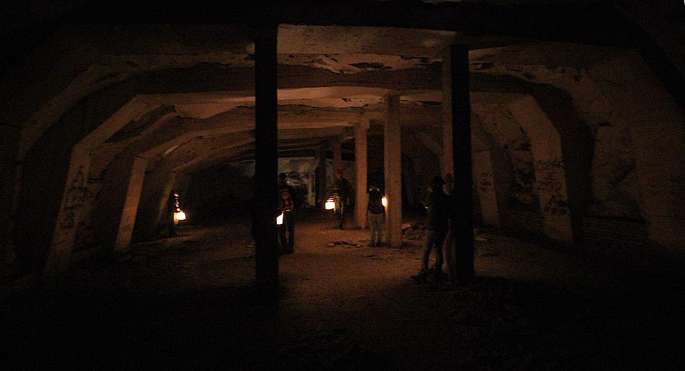 Díky masivním sloupům a železobetonovému stropu patří sloupové sály k bezpečnějším částem podzemní továrny Richard. Přesto jsou i některé ze sloupů zlomené enormním tlakem horniny v nadloží.