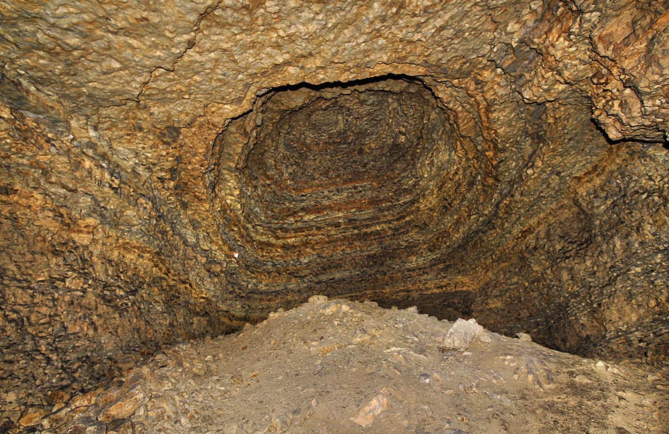 Některé menší závaly mají krásně pravidelný tvar - jako tento se čtvercovým půdorysem.