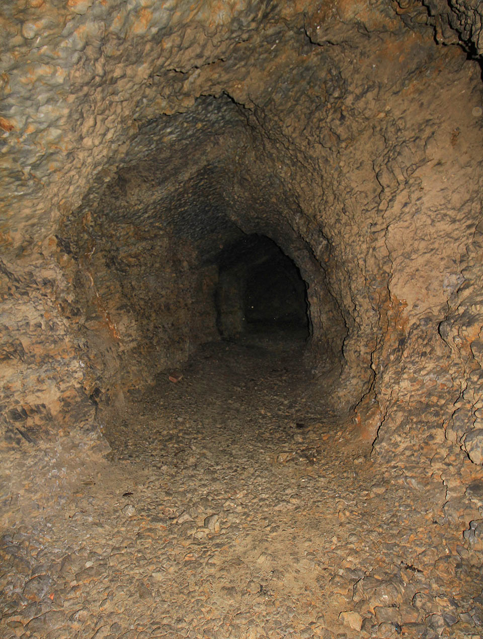 Vcelku příjemné, suché a klidné prostředí, vhodné pro meditace, rozjímání a nasávání negativní energie.