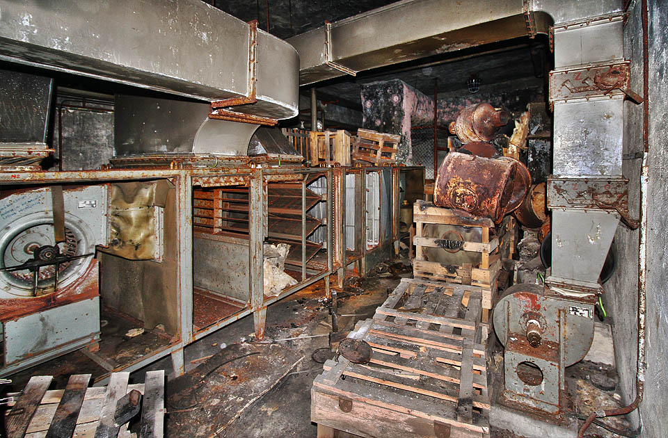 Místnost s filtroventilací (ventilátorovna) byla dodatečně doplněna o vzduchotechniku chlazení počítače.